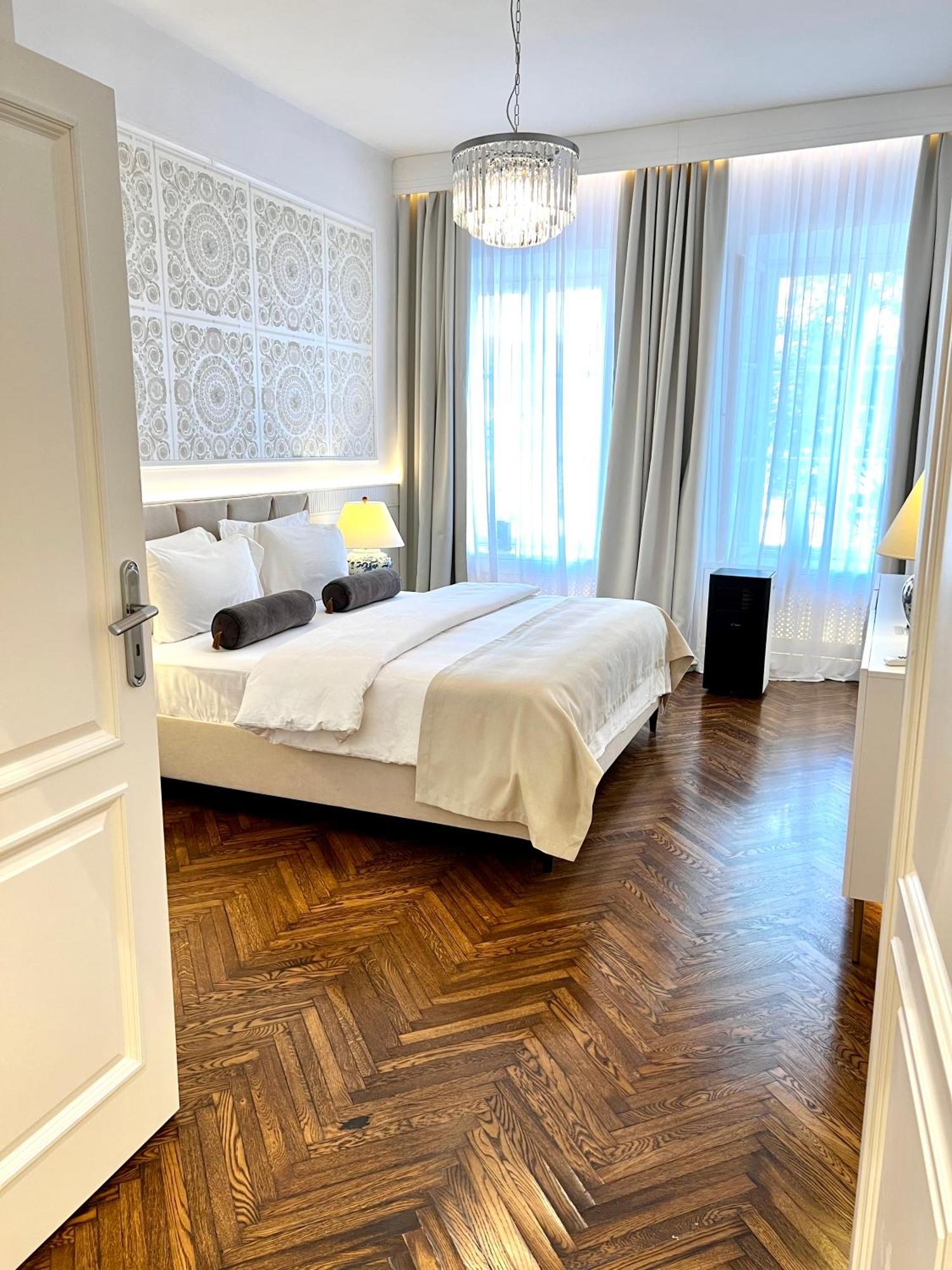 Mondrian Luxury Suites & Apartments Old Town Varsó Kültér fotó