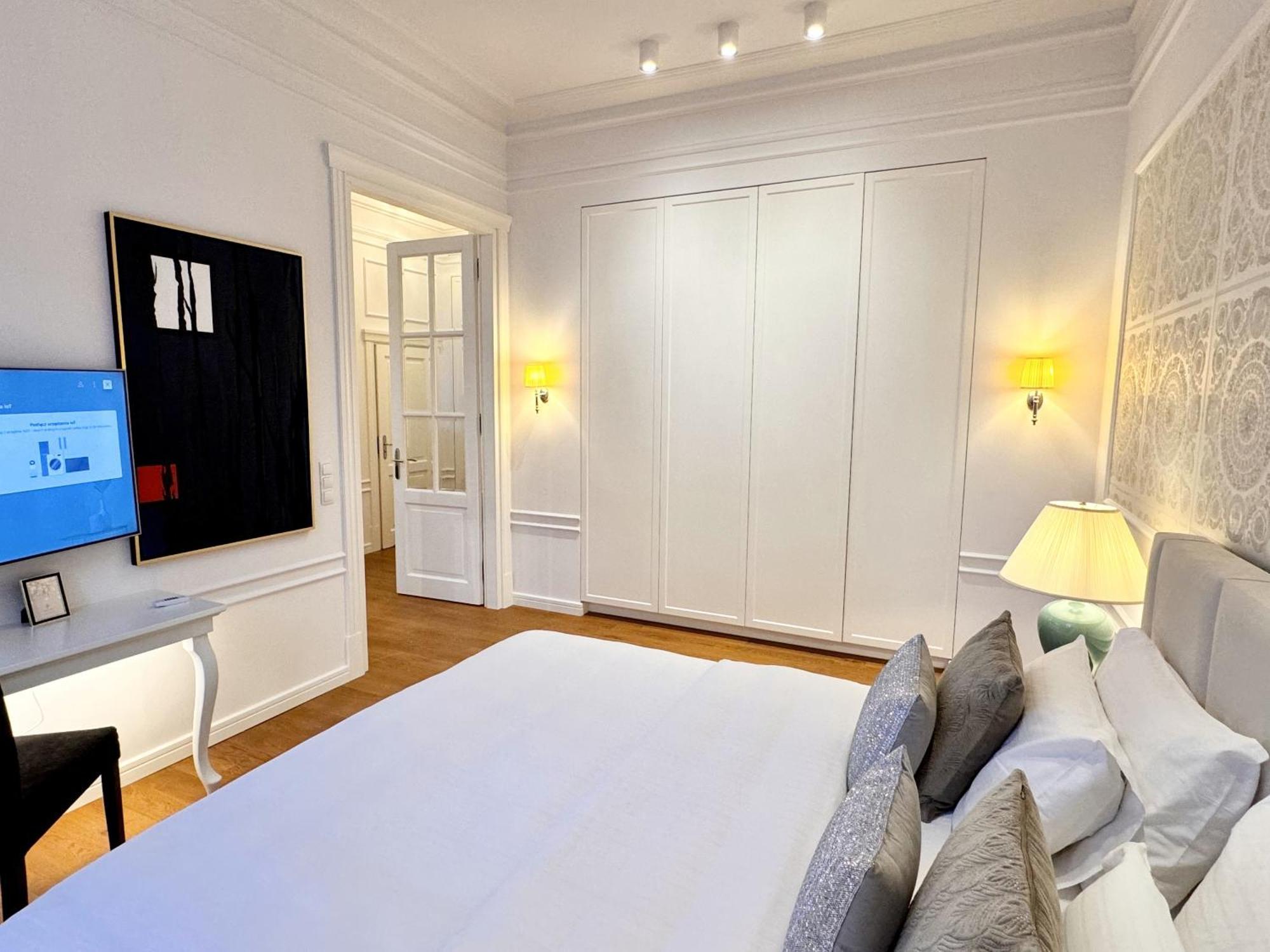 Mondrian Luxury Suites & Apartments Old Town Varsó Kültér fotó